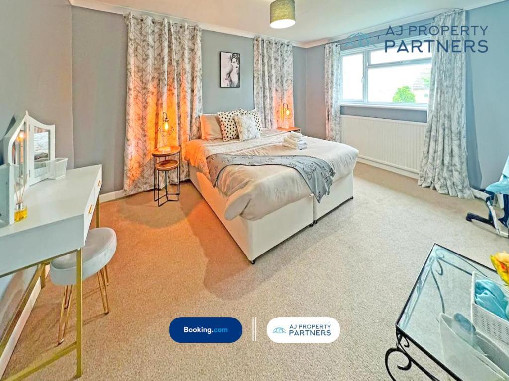 Premium Deal L Hill View Home L Last-Minute Offer L Cheltenham L Aj Properties L Perfect For Short Or Long Stays L 4Beds 4Bedrooms Eksteriør bilde