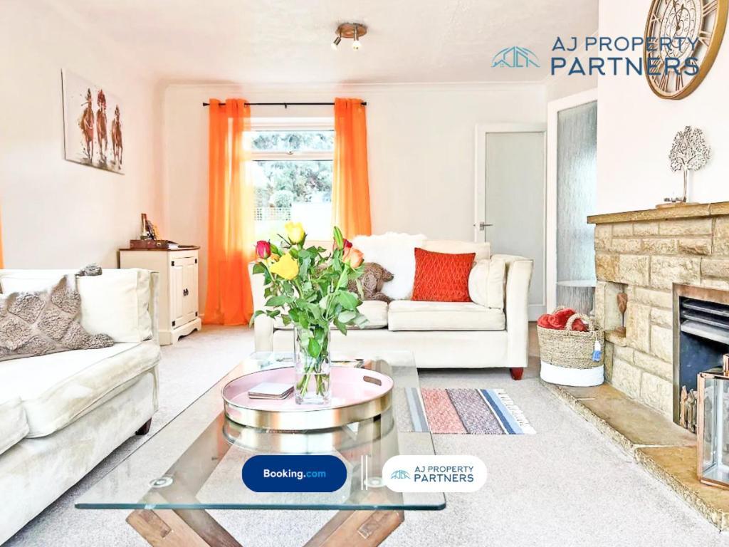 Premium Deal L Hill View Home L Last-Minute Offer L Cheltenham L Aj Properties L Perfect For Short Or Long Stays L 4Beds 4Bedrooms Eksteriør bilde