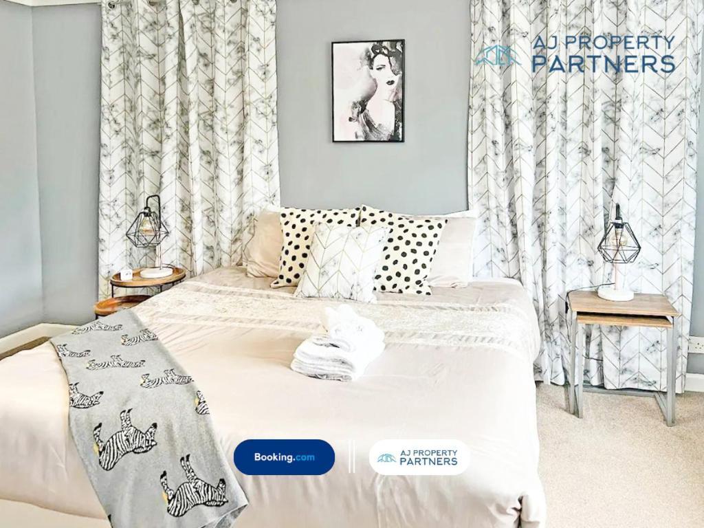 Premium Deal L Hill View Home L Last-Minute Offer L Cheltenham L Aj Properties L Perfect For Short Or Long Stays L 4Beds 4Bedrooms Eksteriør bilde