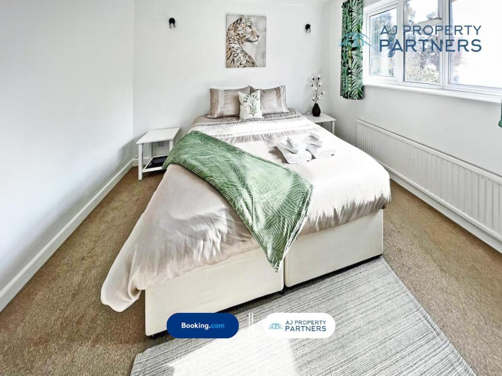 Premium Deal L Hill View Home L Last-Minute Offer L Cheltenham L Aj Properties L Perfect For Short Or Long Stays L 4Beds 4Bedrooms Eksteriør bilde