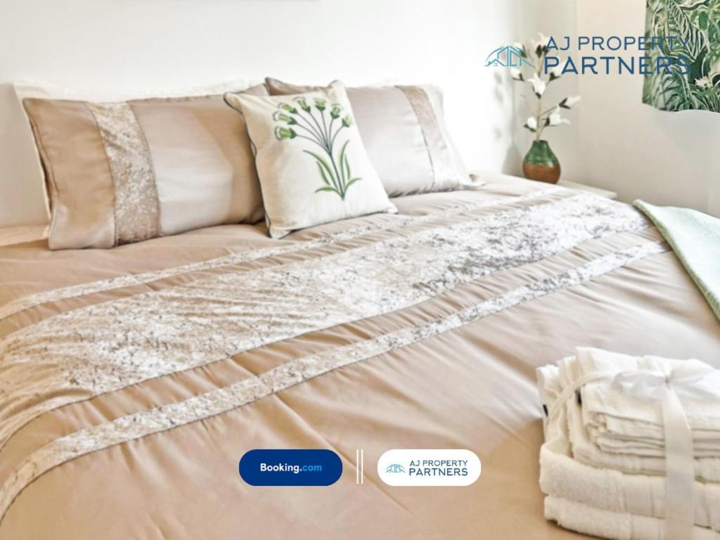 Premium Deal L Hill View Home L Last-Minute Offer L Cheltenham L Aj Properties L Perfect For Short Or Long Stays L 4Beds 4Bedrooms Eksteriør bilde