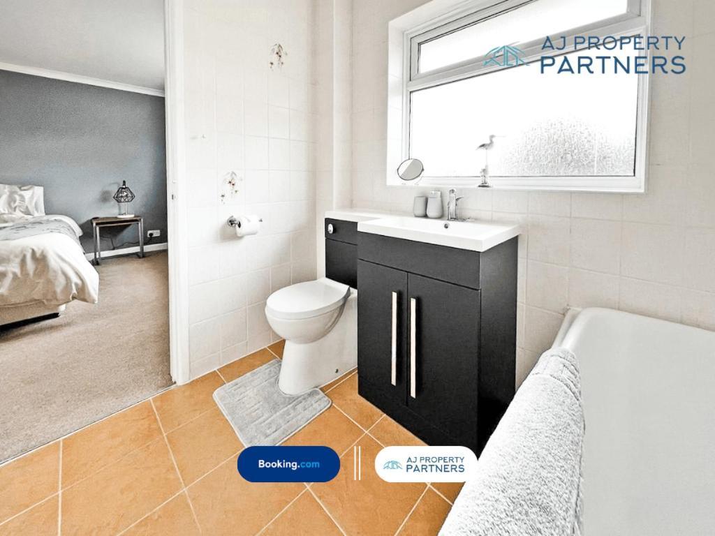 Premium Deal L Hill View Home L Last-Minute Offer L Cheltenham L Aj Properties L Perfect For Short Or Long Stays L 4Beds 4Bedrooms Eksteriør bilde