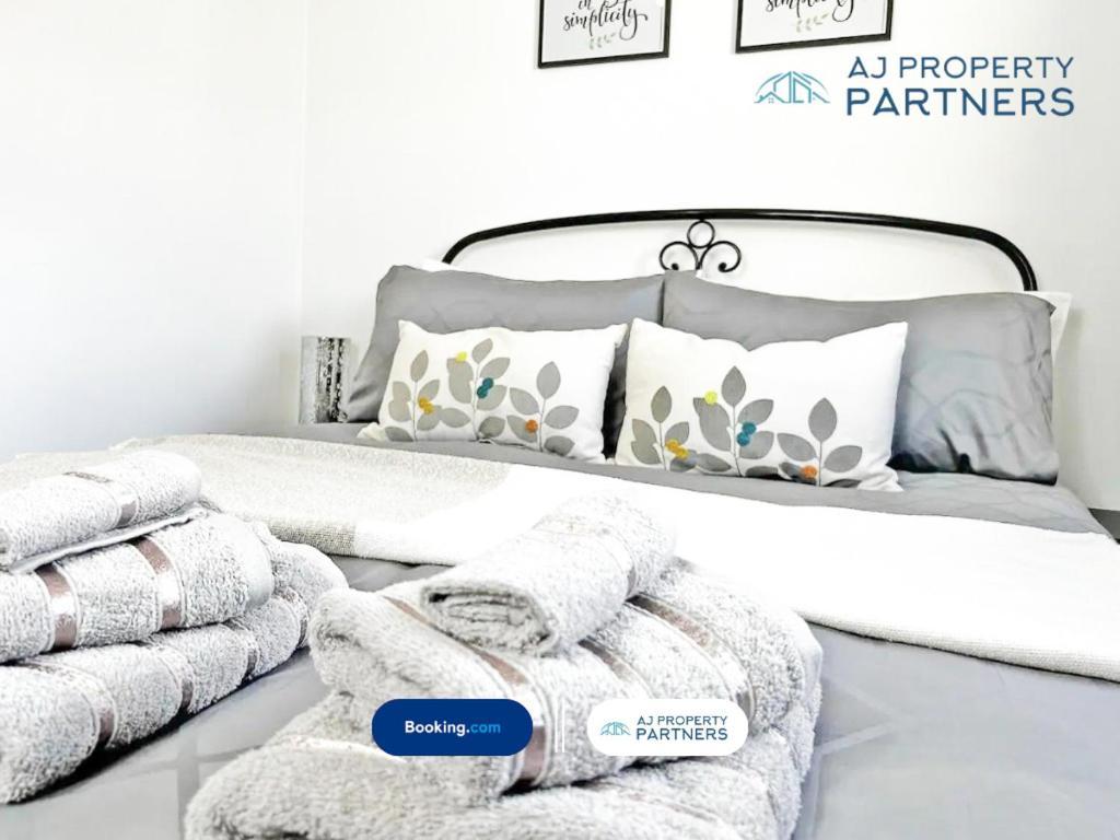 Premium Deal L Hill View Home L Last-Minute Offer L Cheltenham L Aj Properties L Perfect For Short Or Long Stays L 4Beds 4Bedrooms Eksteriør bilde