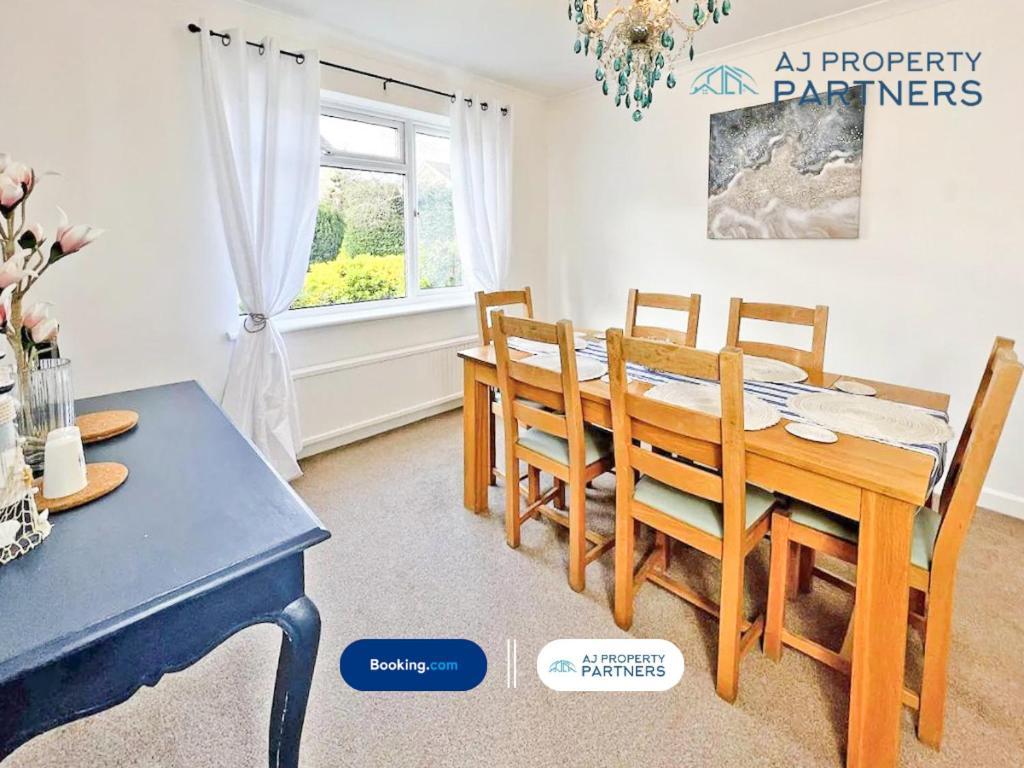 Premium Deal L Hill View Home L Last-Minute Offer L Cheltenham L Aj Properties L Perfect For Short Or Long Stays L 4Beds 4Bedrooms Eksteriør bilde