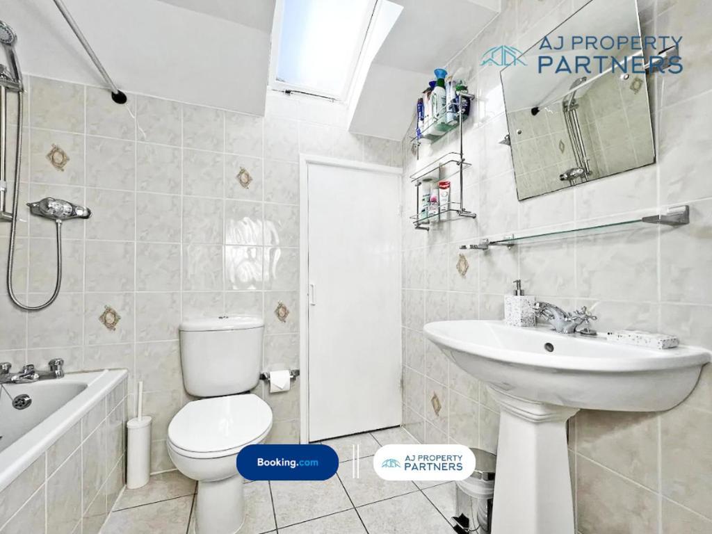 Premium Deal L Hill View Home L Last-Minute Offer L Cheltenham L Aj Properties L Perfect For Short Or Long Stays L 4Beds 4Bedrooms Eksteriør bilde