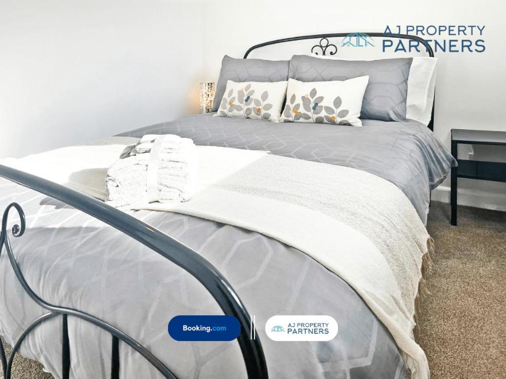 Premium Deal L Hill View Home L Last-Minute Offer L Cheltenham L Aj Properties L Perfect For Short Or Long Stays L 4Beds 4Bedrooms Eksteriør bilde