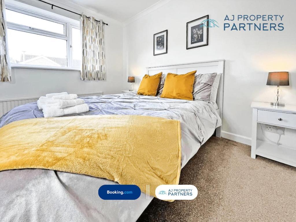 Premium Deal L Hill View Home L Last-Minute Offer L Cheltenham L Aj Properties L Perfect For Short Or Long Stays L 4Beds 4Bedrooms Eksteriør bilde