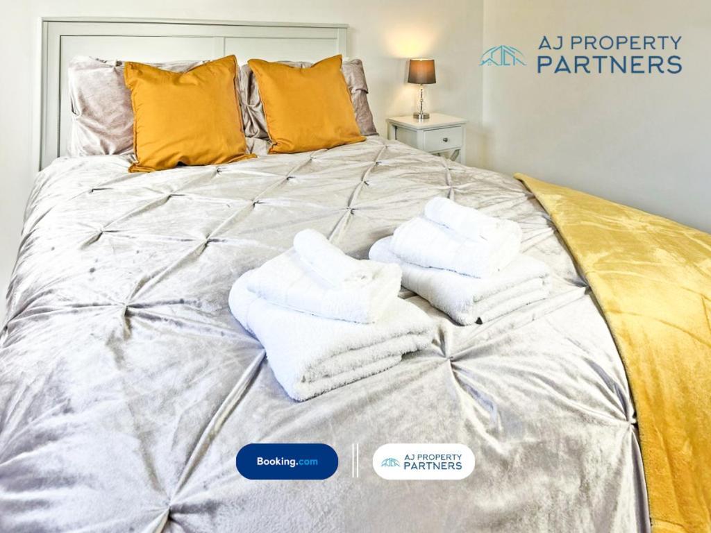 Premium Deal L Hill View Home L Last-Minute Offer L Cheltenham L Aj Properties L Perfect For Short Or Long Stays L 4Beds 4Bedrooms Eksteriør bilde