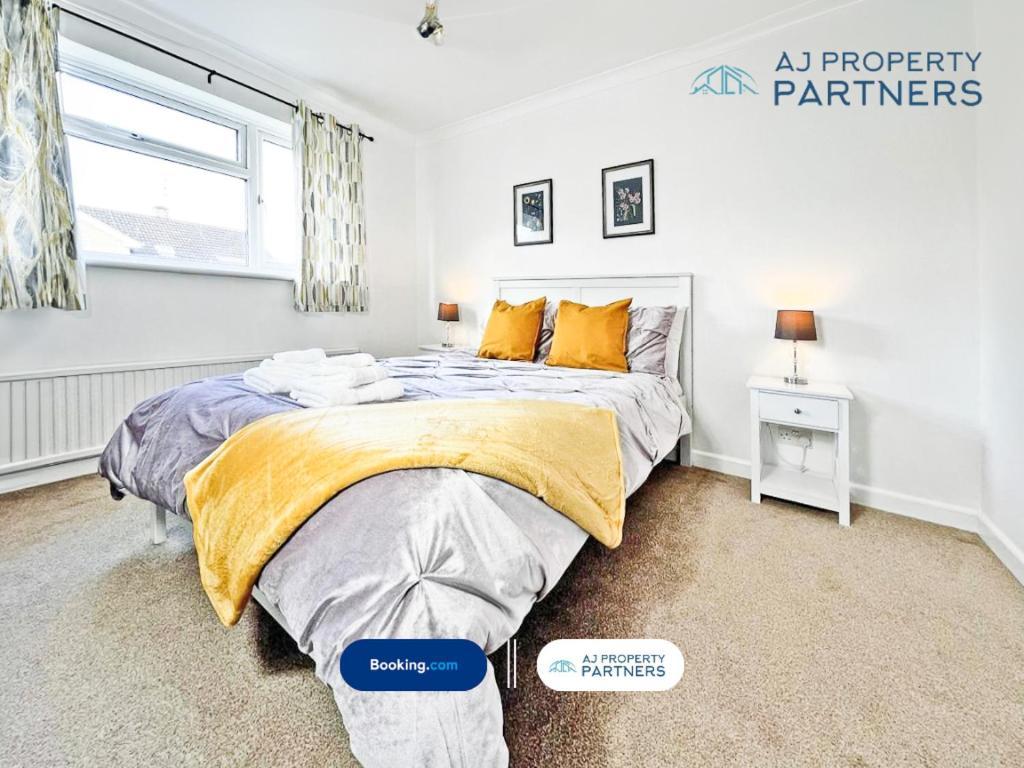 Premium Deal L Hill View Home L Last-Minute Offer L Cheltenham L Aj Properties L Perfect For Short Or Long Stays L 4Beds 4Bedrooms Eksteriør bilde